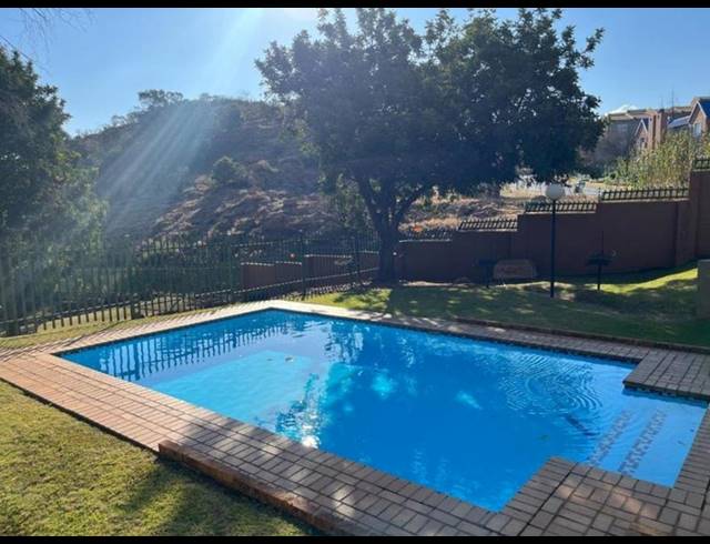 3 BEDROOM TOWNHOUSE FOR SALE IN WINCHESTER HILLS